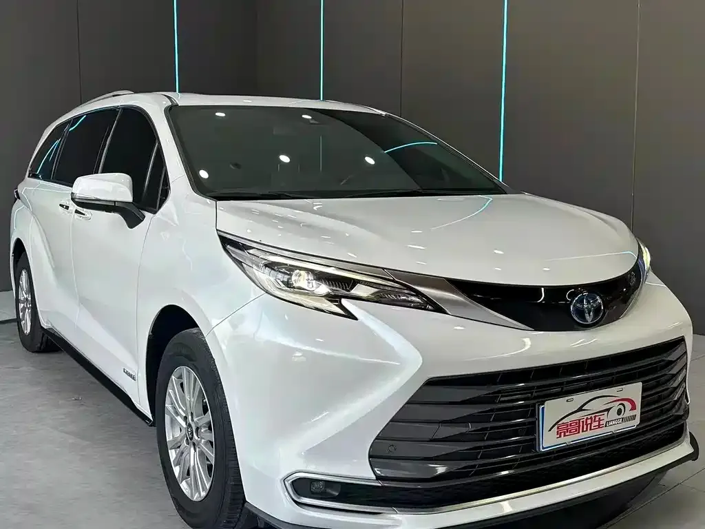 Toyota Sienna — фото 3