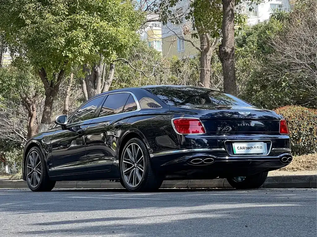 Bentley Flying Spur PHEV — фото 6