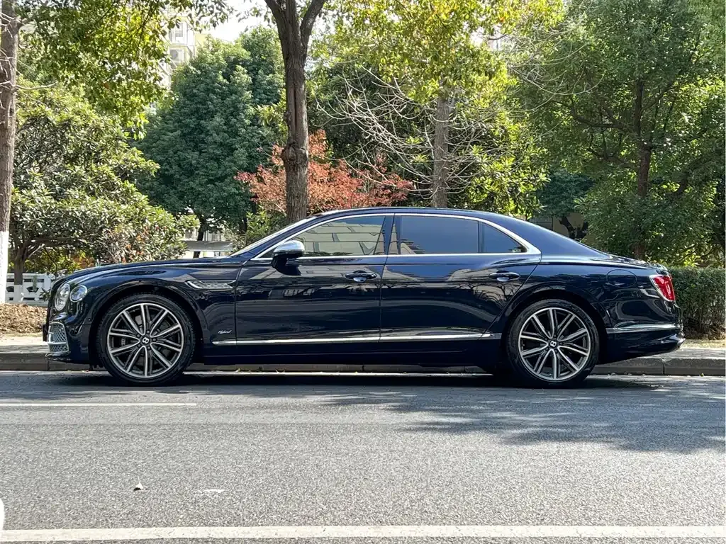 Bentley Flying Spur PHEV — фото 7