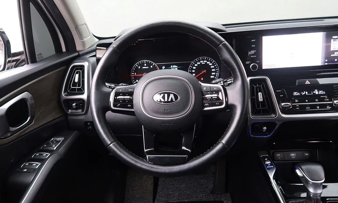 Kia Sorento — фото 6
