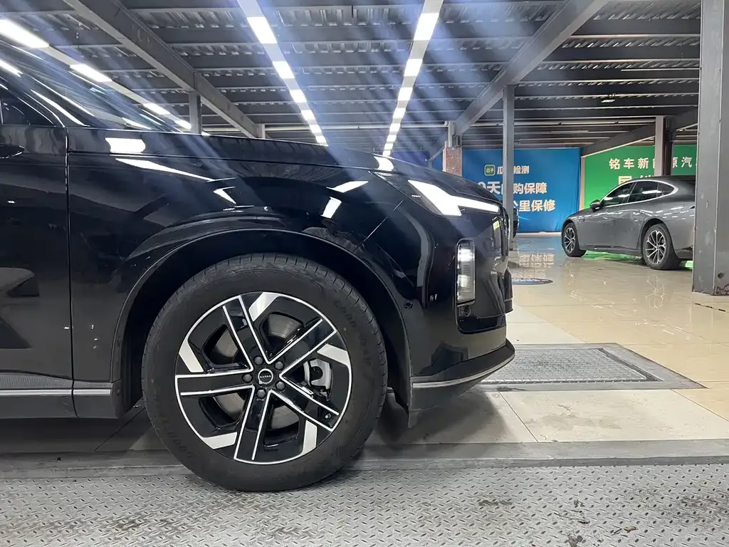 Volvo XC70 Plug-in Hybrid — фото 10