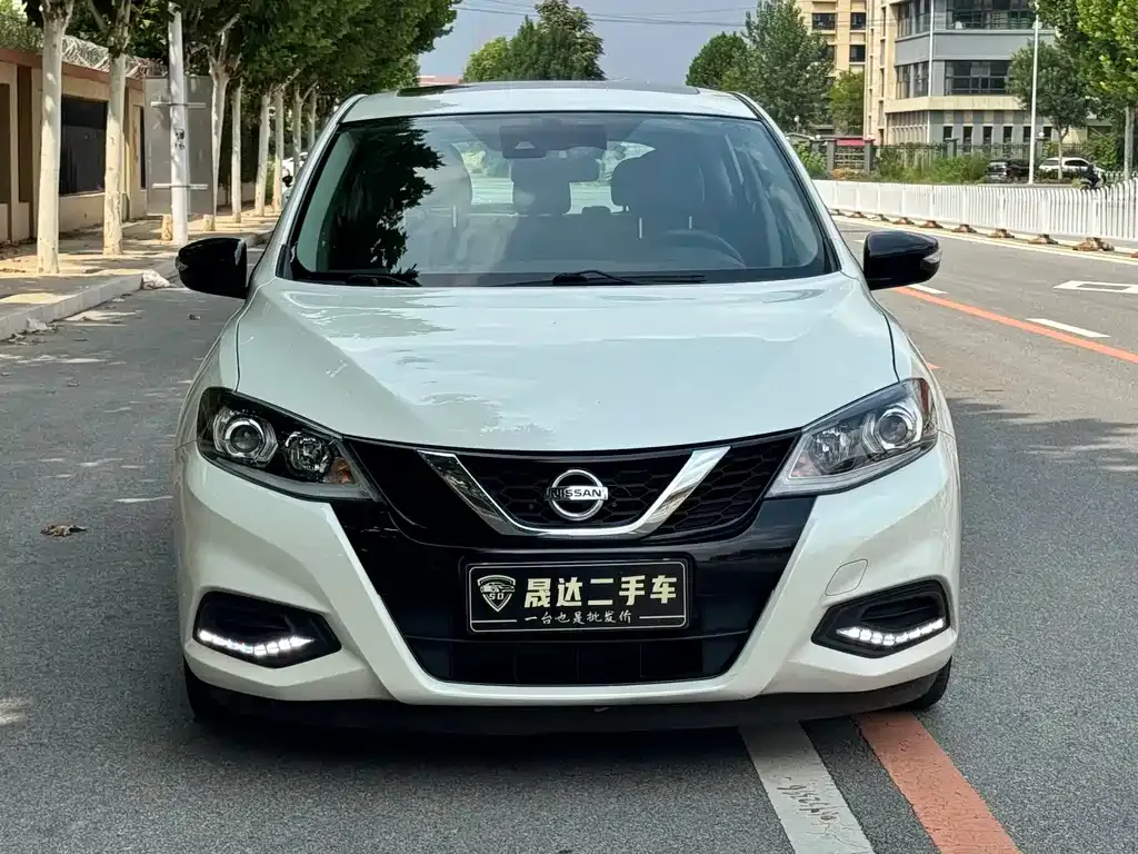 Nissan Tiida — фото 4