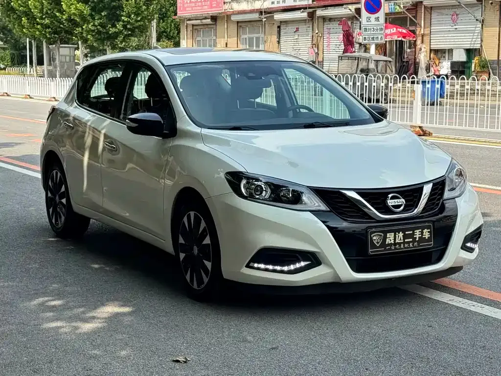 Nissan Tiida — фото 6