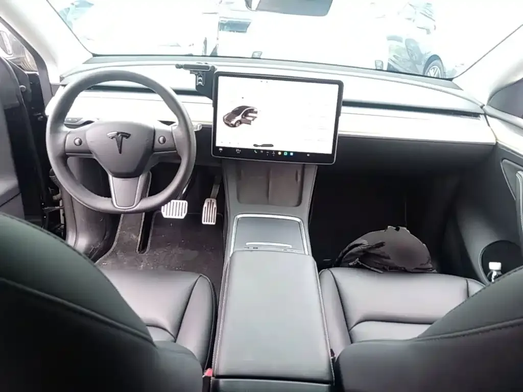 Tesla Model Y — фото 9