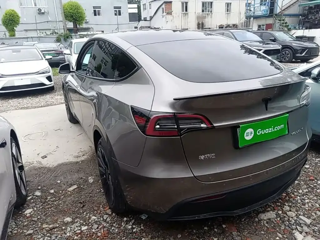 Tesla Model Y — фото 6