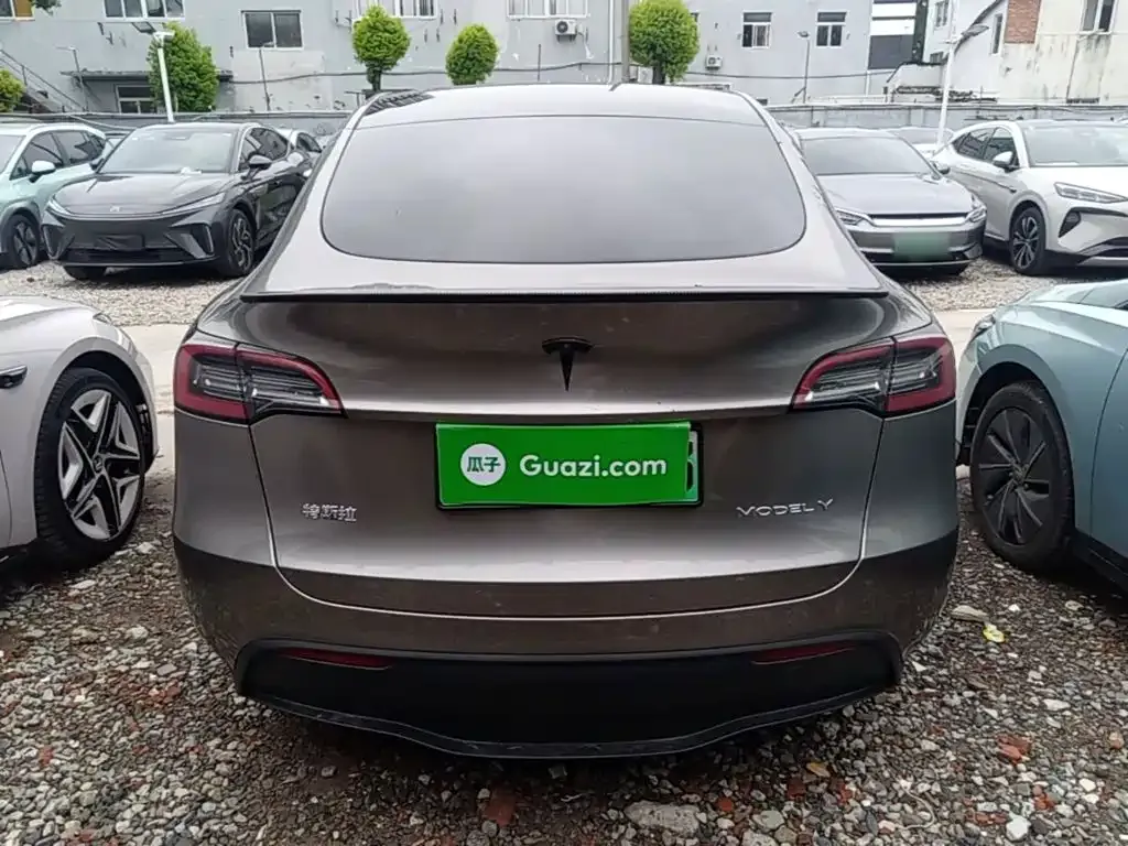 Tesla Model Y — фото 5