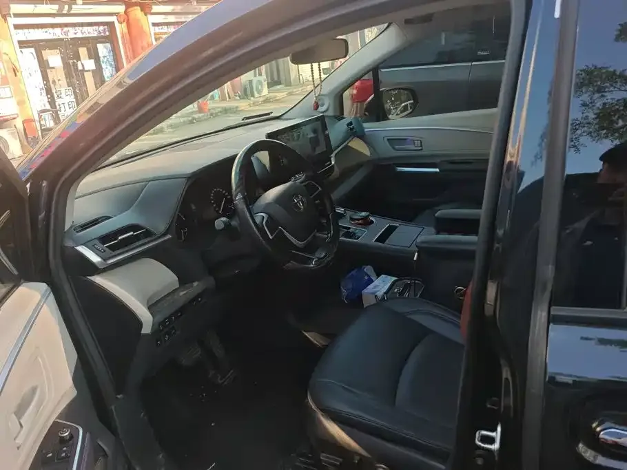 Toyota Granvia — фото 9