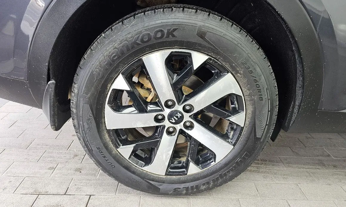 Kia Sorento — фото 9