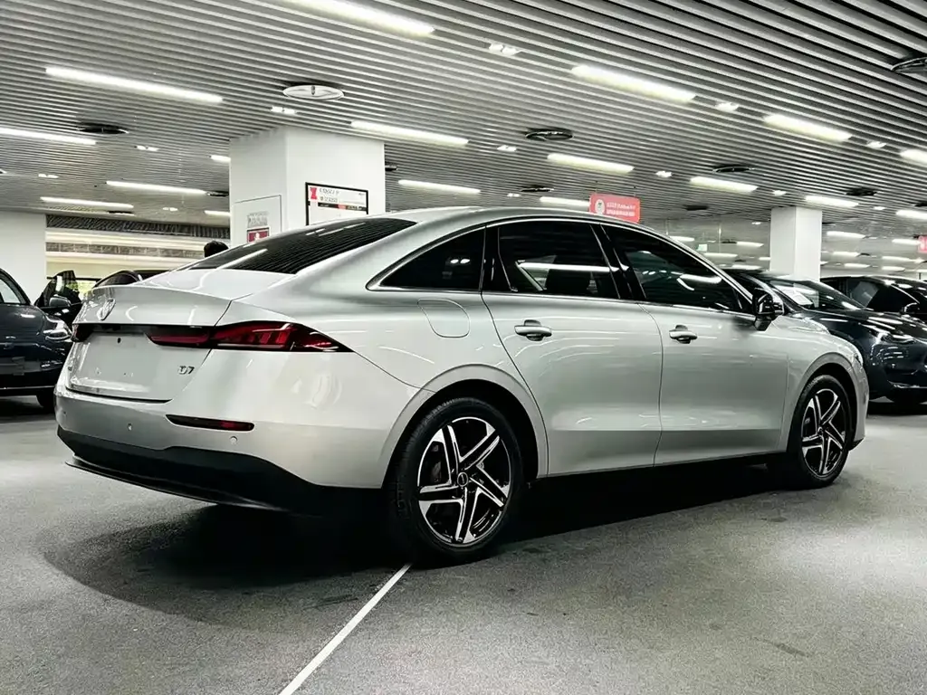 Roewe D7 — фото 6