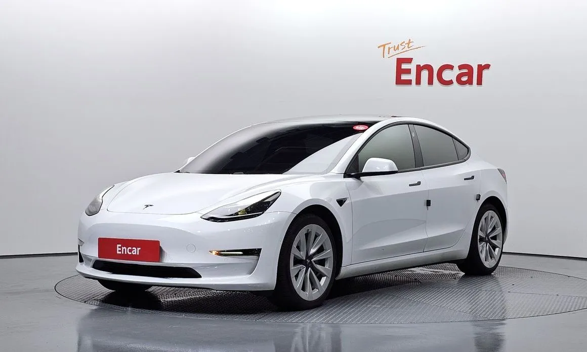 Tesla Model 3 — фото 1