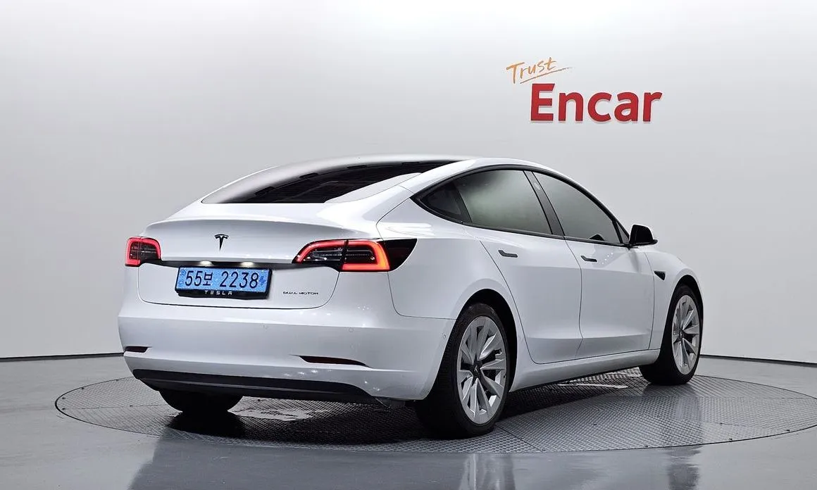 Tesla Model 3 — фото 6