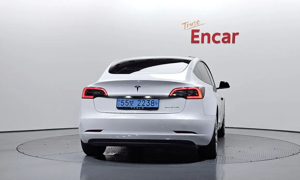 Tesla Model 3 — фото 5