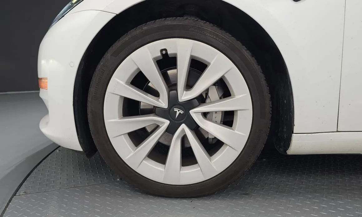 Tesla Model 3 — фото 3