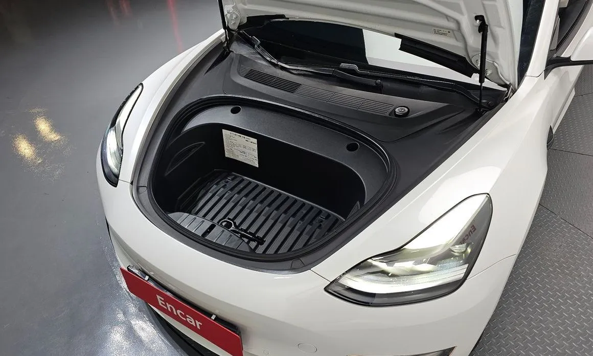 Tesla Model 3 — фото 9