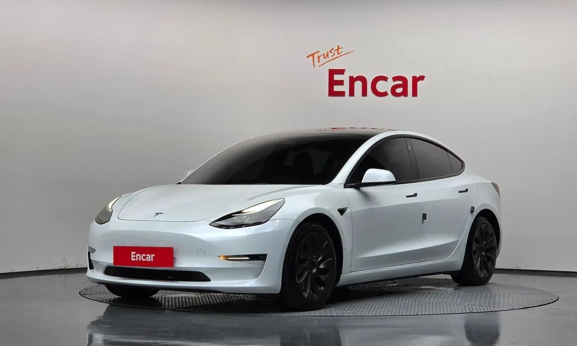 Tesla Model 3 — фото 1