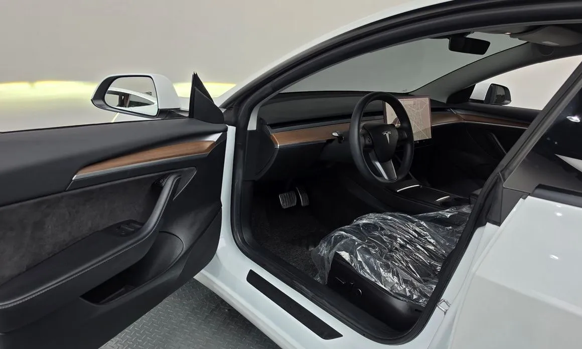 Tesla Model 3 — фото 7