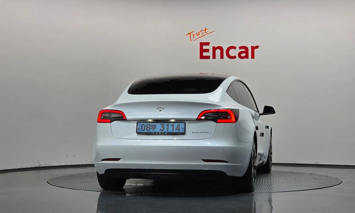 Tesla Model 3 — фото 3