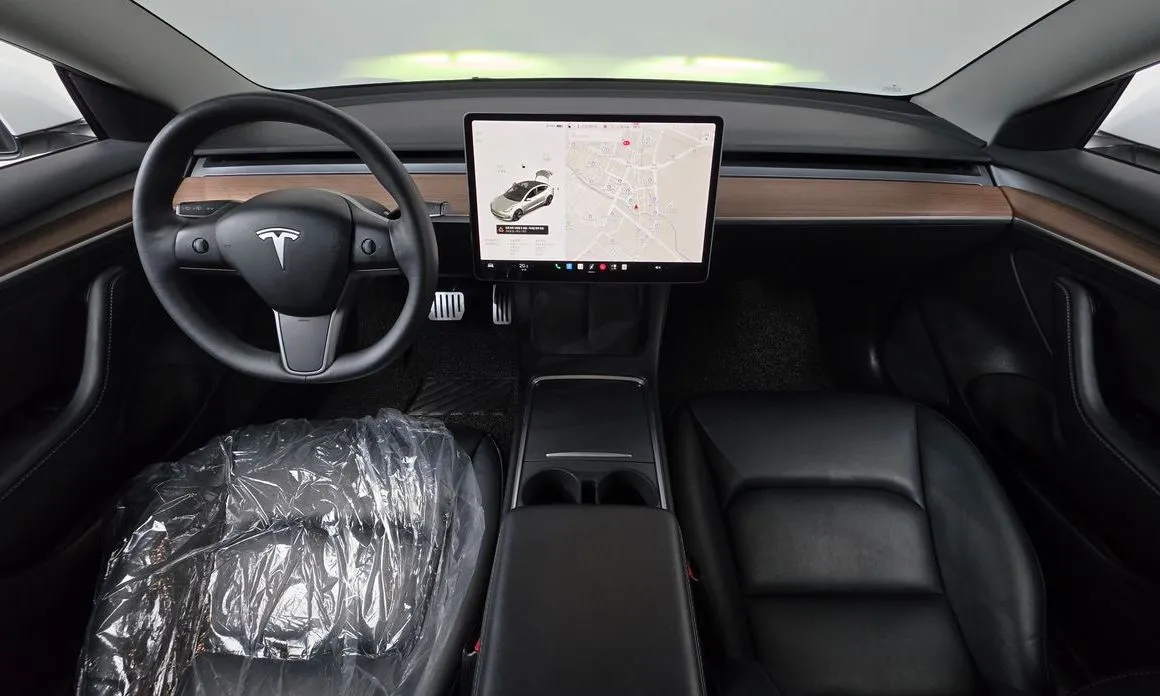Tesla Model 3 — фото 4
