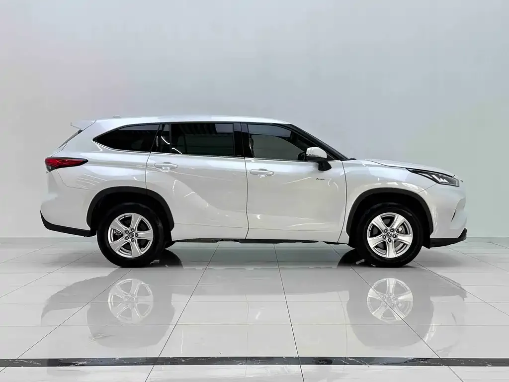 Toyota Highlander — фото 3