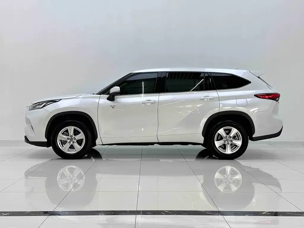 Toyota Highlander — фото 9