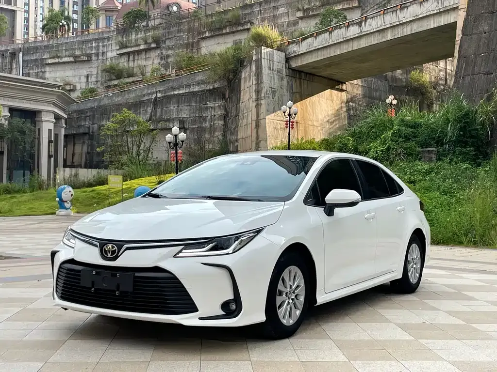 Toyota Corolla — фото 1