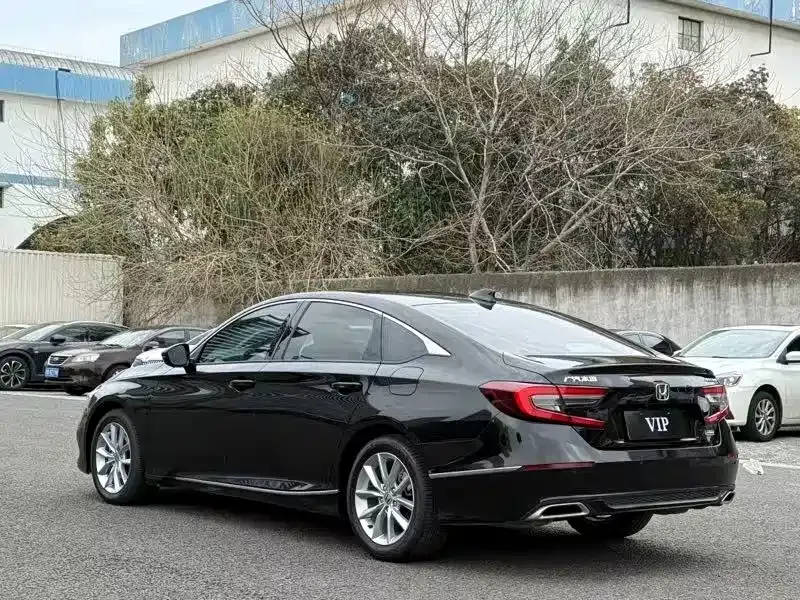 Honda Accord — фото 7