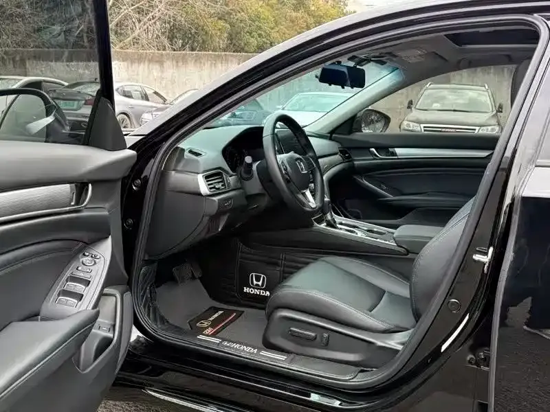 Honda Accord — фото 6