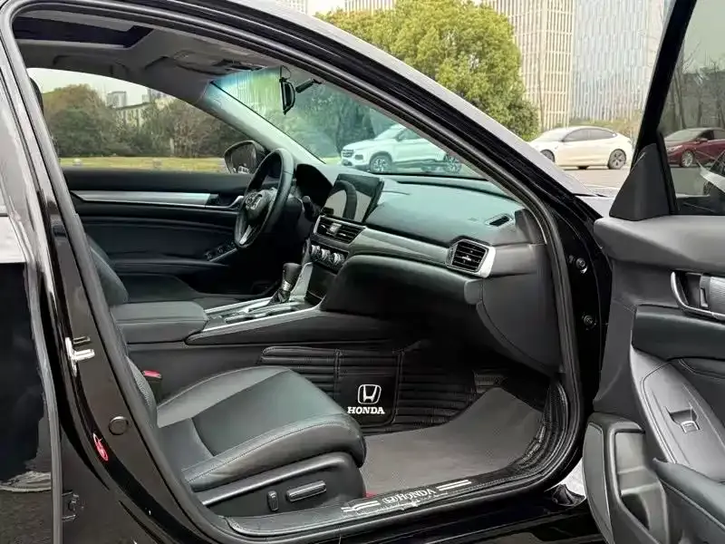 Honda Accord — фото 10