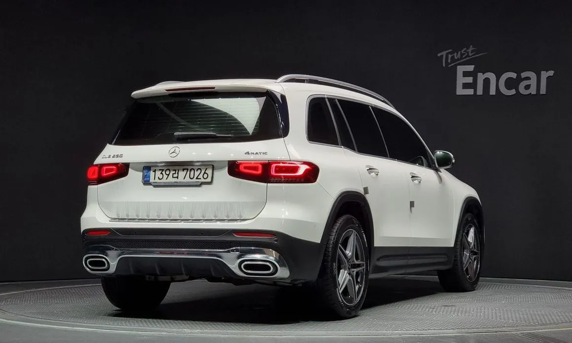 Mercedes-Benz GLB-Class — фото 2