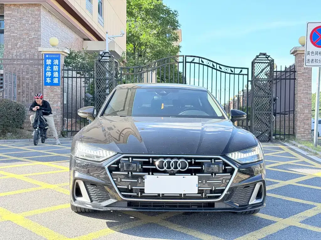 Audi A7L — фото 9