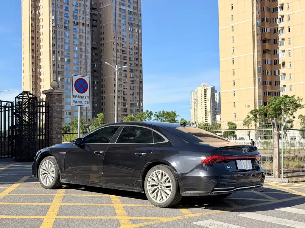 Audi A7L — фото 2