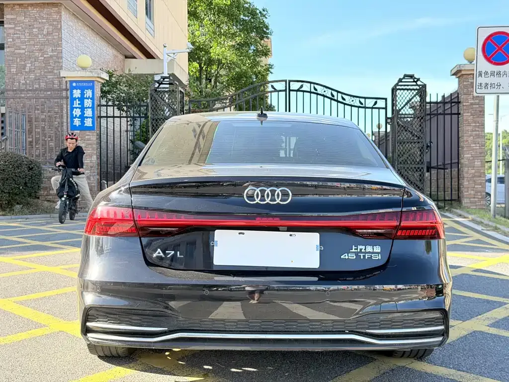 Audi A7L — фото 3
