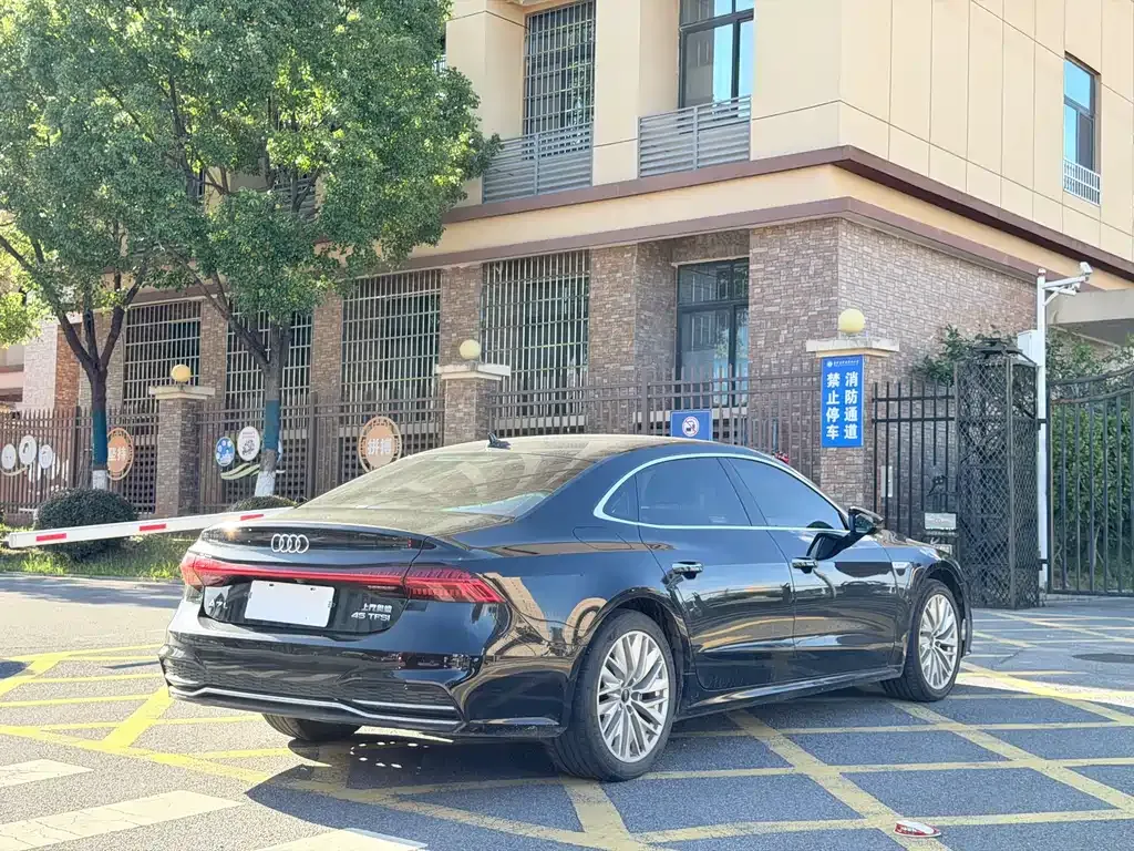 Audi A7L — фото 7