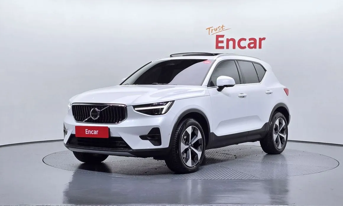 Volvo XC40 — фото 1