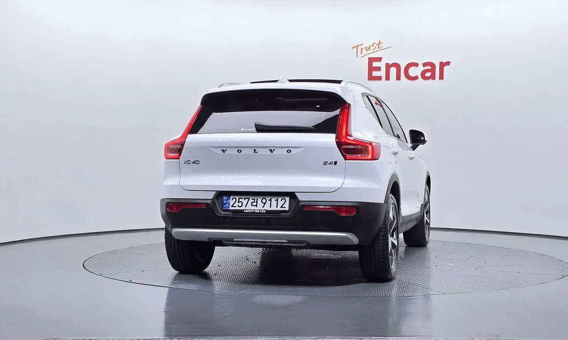 Volvo XC40 — фото 4
