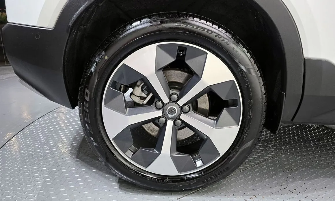 Volvo XC40 — фото 10