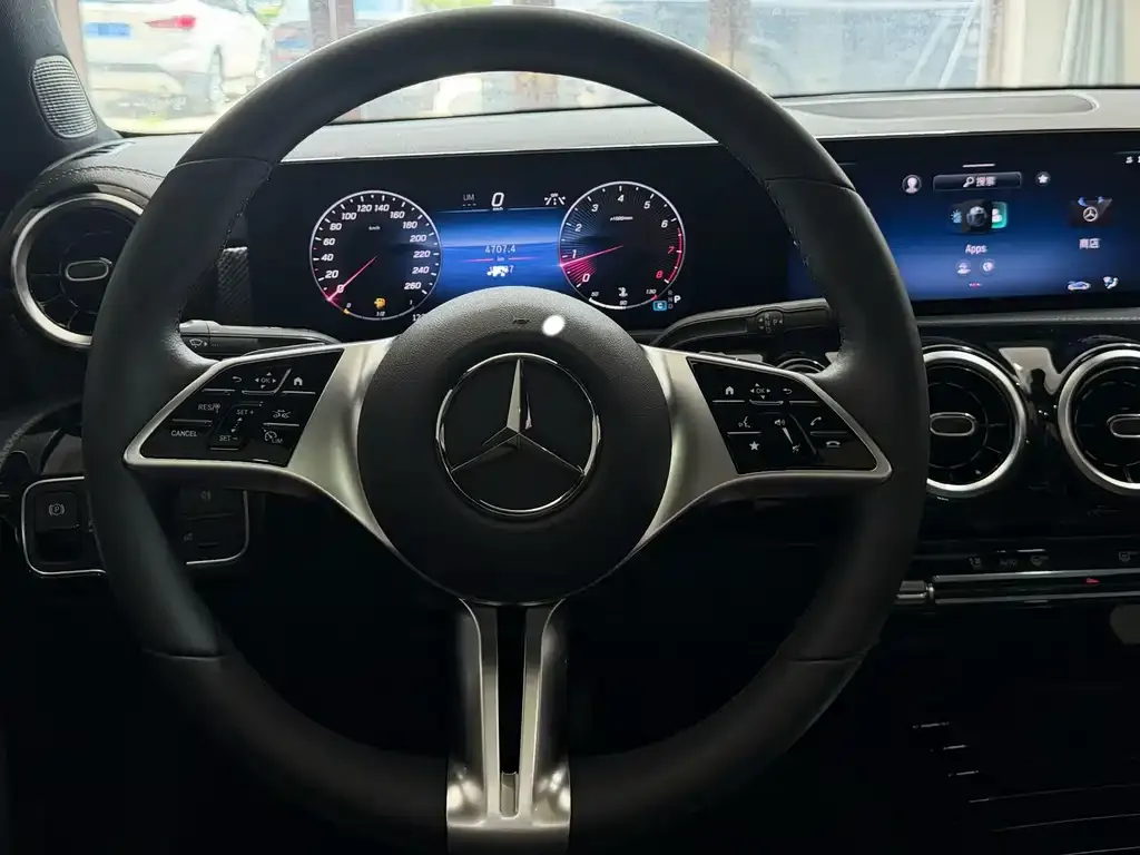 Mercedes-Benz A-Class — фото 10