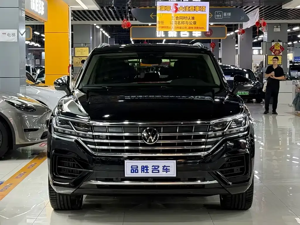 Volkswagen Touareg — фото 9