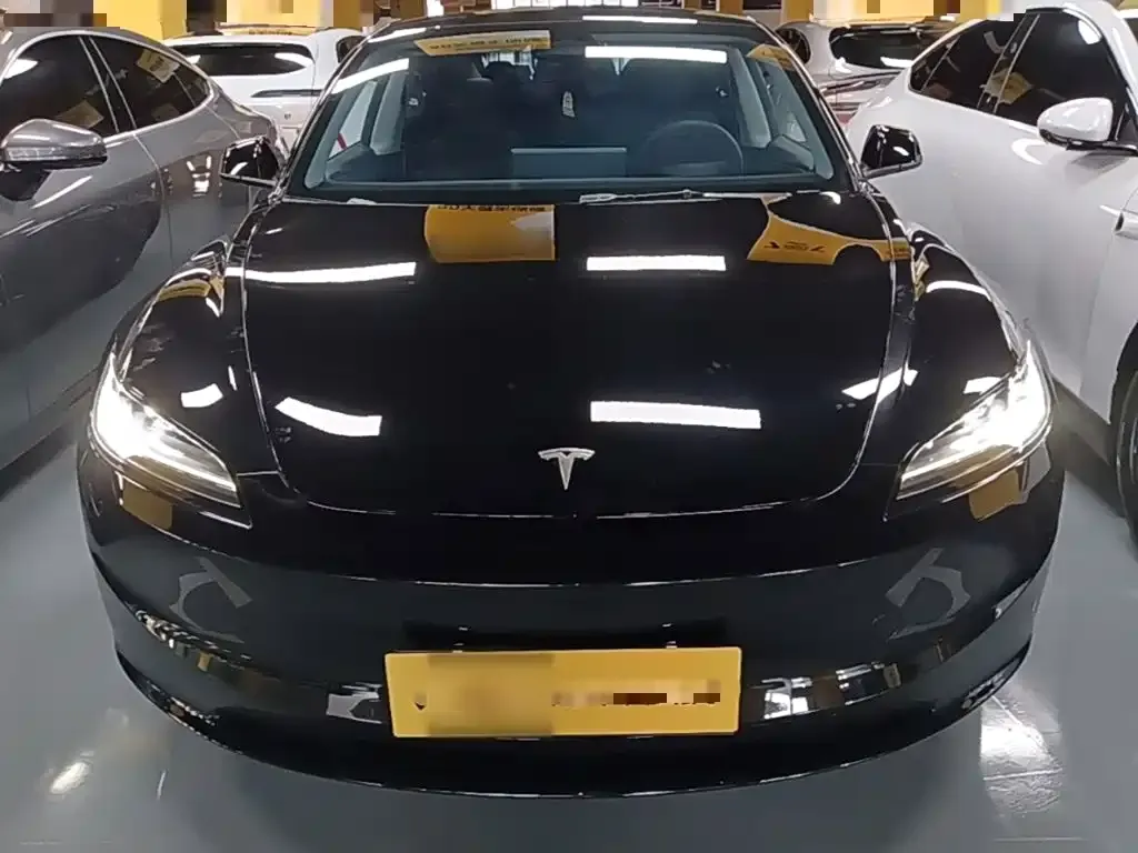 Tesla Model 3 — фото 7