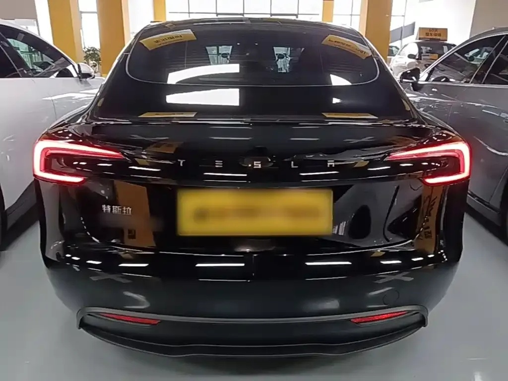 Tesla Model 3 — фото 9
