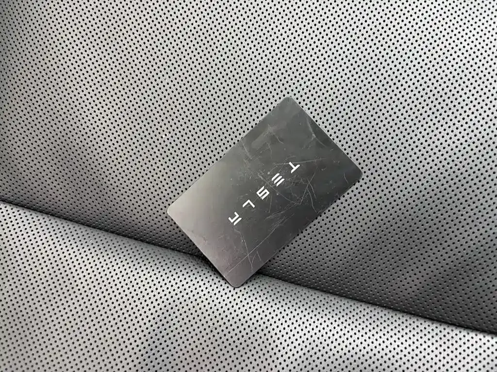 Tesla Model 3 — фото 10