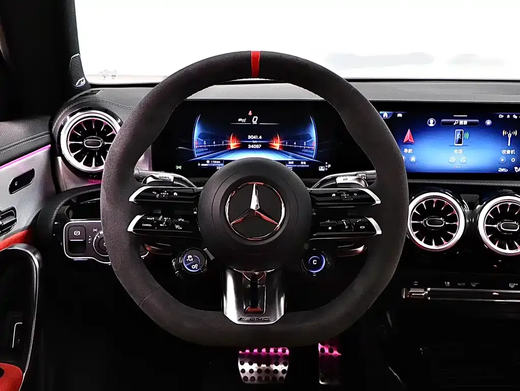 Mercedes-Benz CLA AMG — фото 8