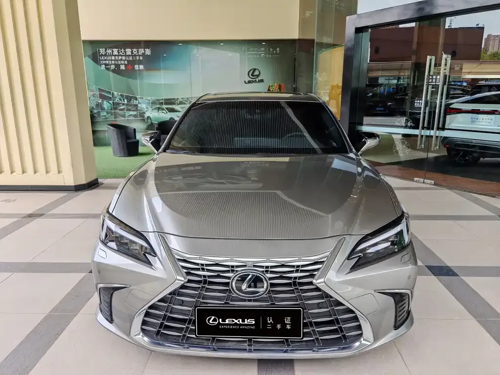 Lexus ES — фото 1