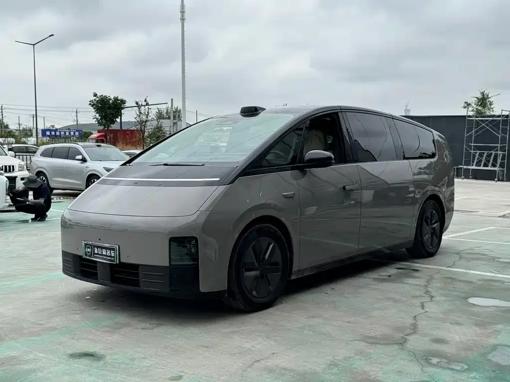 Li Auto MEGA — фото 1