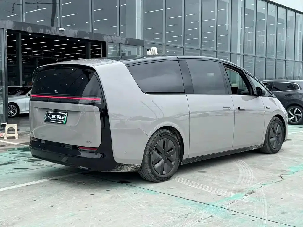 Li Auto MEGA — фото 7