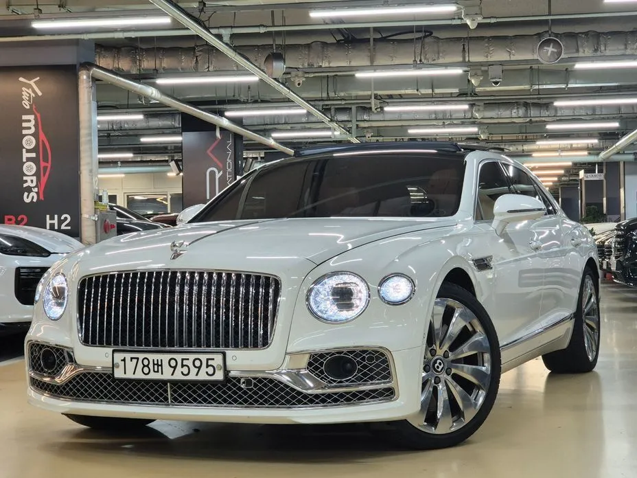 Bentley Flying Spur — фото 1