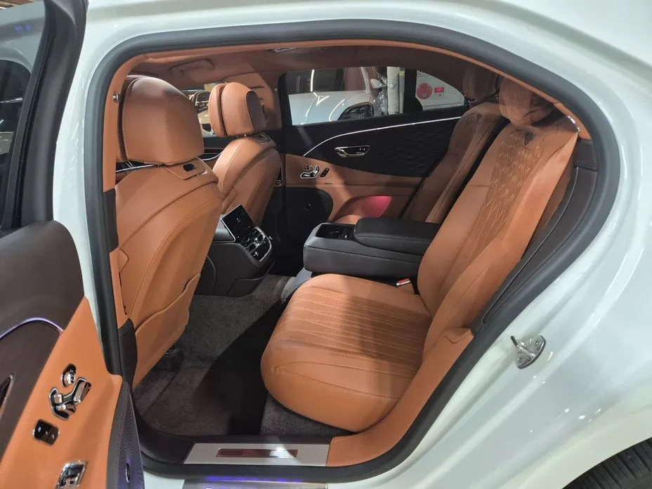 Bentley Flying Spur — фото 4