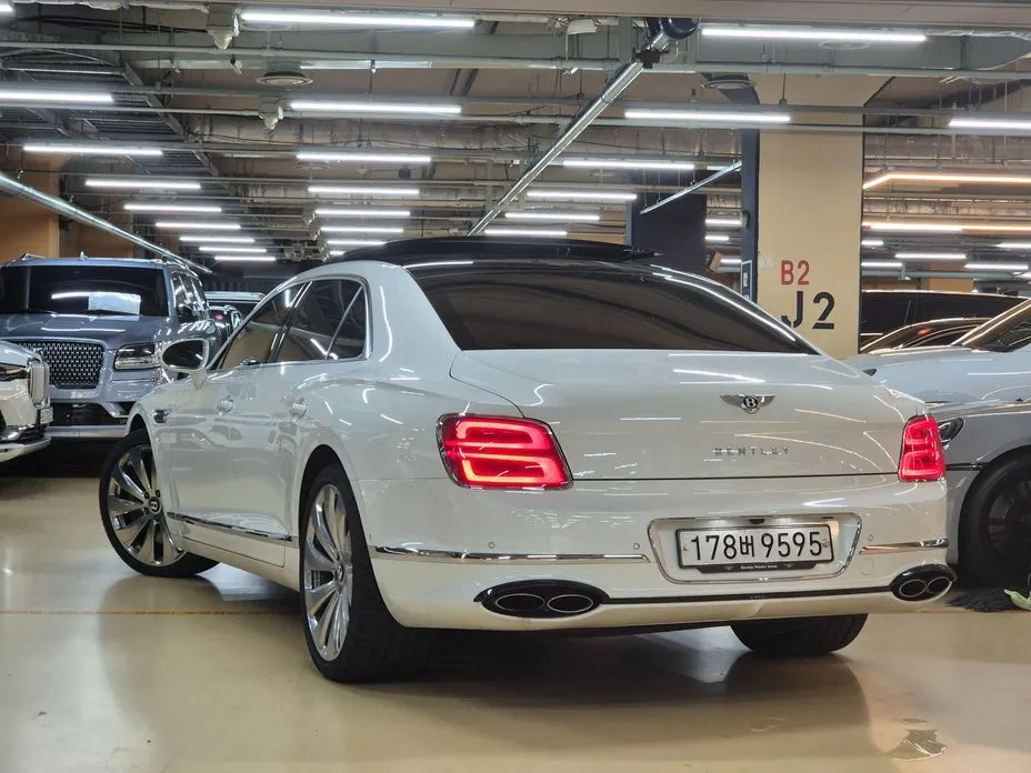 Bentley Flying Spur — фото 7