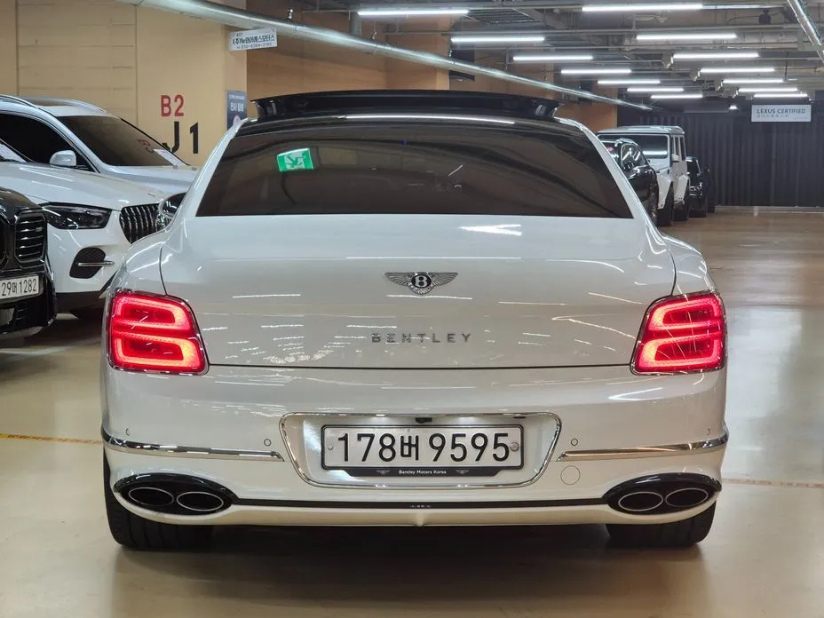 Bentley Flying Spur — фото 5