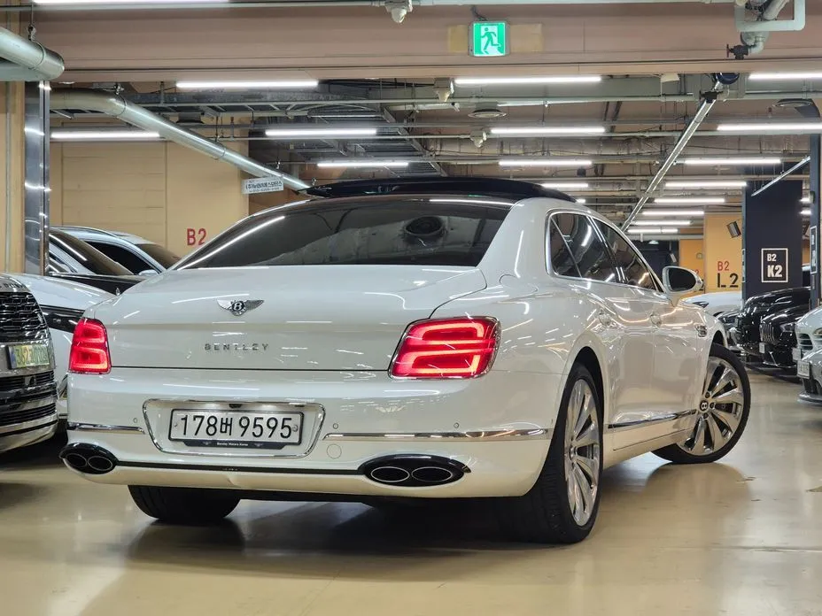 Bentley Flying Spur — фото 6